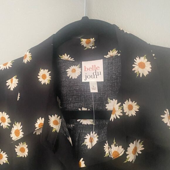 NWT Belle Du Jour black floral cap sleeve button down blouse Large - Picture 2 of 10